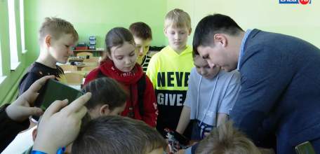 От лепки из теста до робототехники: школьники познакомились с мастерскими детско-юношеского центра им. Б.Г. Лесюка