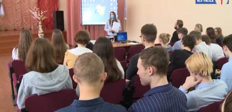 Преступление и наказание: старшеклассникам рассказали об ответственности за фейки, буллинг и незаконные митинги