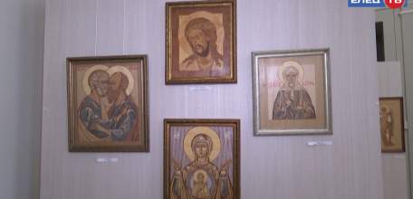 Несущие свет: в музее воинской славы открылась выставка икон, посвящённая памяти