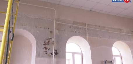 Послание под обоями: во время ремонта в историческом здании Ельца обнаружили настенный медальон и надписи времён начала 20 века