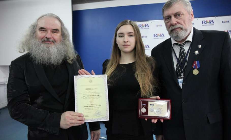 Студентка ЕГУ им. И.А. Бунина получила награду «За лучшую научную студенческую работу»