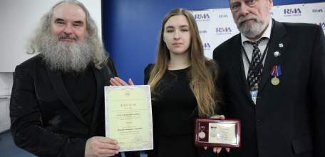 Студентка ЕГУ им. И.А. Бунина получила награду «За лучшую научную студенческую работу»