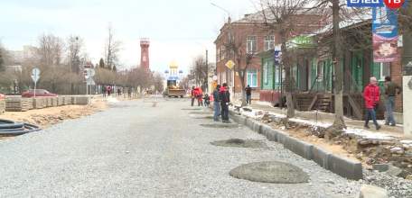 Культурный слой под старым асфальтом: продолжается ремонт улицы Коммунаров