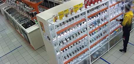 Сотрудниками ОМВД России по г. Ельцу раскрыта кража сотового телефона из сетевого магазина