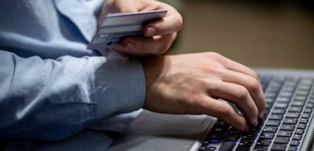 На уловку мошенников попался 54-летний ельчанин