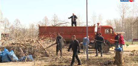 Единым фронтом: в парке 40-летия Октября начались масштабные весенние работы