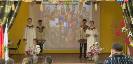 В гимназии №97 открыли Год народного искусства и культурного наследия народов России