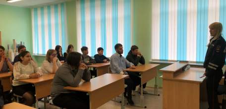 Сотрудники ГИБДД Елецкого района проводят беседы  со старшеклассниками о мототехнике