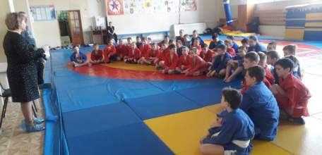 В Ельце юных спортсменов ознакомили с правами и обязанностями несовершеннолетних по российскому законодательству