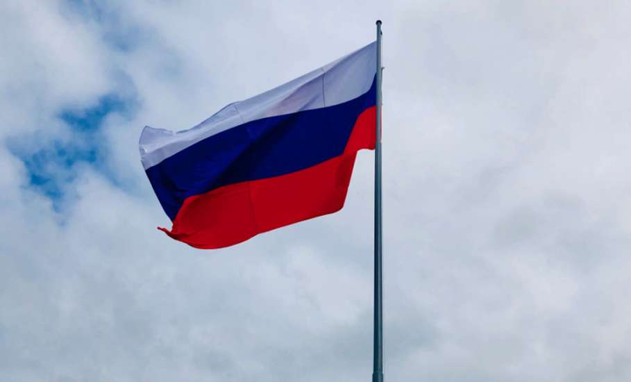 Игорь Артамонов вместе с елецкими школьниками принял участие в церемонии поднятия флага России