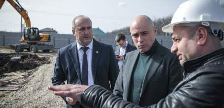 Игорь Артамонов проинспектировал строительство социальных объектов в Елецком районе