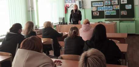 Сотрудники Госавтоинспекции приняли участие в родительском собрании