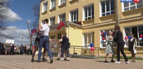 В гимназии № 97 возобновили традицию праздничных линеек ко Дню Победы