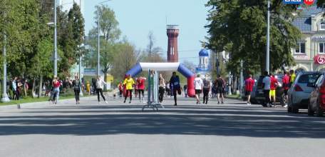 Ельчане разных возрастов приняли участие в лёгкоатлетической эстафете ко Дню Победы