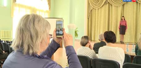 «Легкое дыхание» елецких учителей: педагоги города соревновались в художественном чтении
