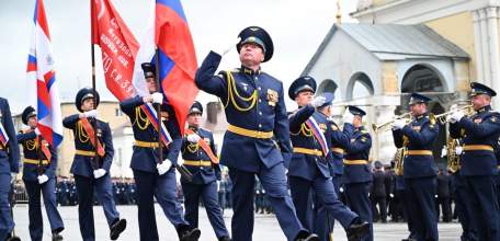 В Ельце прошел парад в честь Дня Победы
