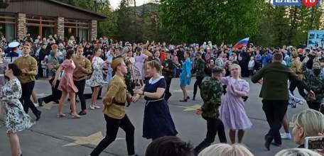 Шестой раз в Ельце 9 Мая прошел «Вальс Победы»