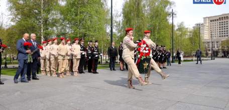 Кадеты и юнармейцы Липецкой области вместе с главой региона возложили цветы к Могиле Неизвестного Солдата в Москве