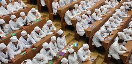 Социальная выплата для врачей дефицитных специальностей вырастет до 1,5 млн рублей