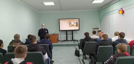 В «Елецком лицее сферы бытовых услуг» прошло занятие с участием сотрудника ГИБДД в рамках мероприятия «Внимание дети!»