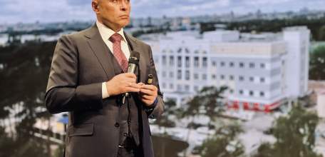 Игорь Артамонов представляет жителям Липецкой области отчет о работе в 2021 году