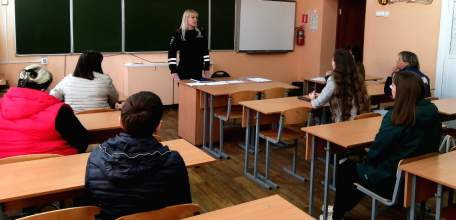 Сотрудники ГИБДД принимают участие в родительских собраниях и изучают с родителями вопросы профилактики детского дорожно-транспортного травматизма