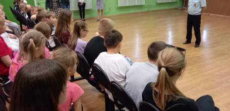 В пришкольном лагере СШ № 12 г. Ельца прошел единый день безопасности дорожного движения «Мы выбираем жизнь!»