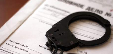 В Ельце двое подростков оказались на скамье подсудимых за ограбление таксиста