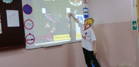 Обучающие уроки по ПДД проходят в Елецком районе при участии сотрудников Госавтоинспекции