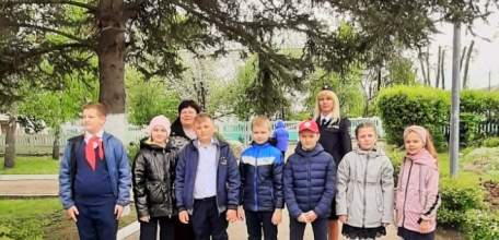 Проводимые липецкими автоинспекторами пешеходные экскурсии помогают детям лучше усвоить дорожную грамоту