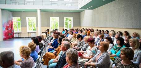 В ДК Железнодорожников состоялось торжественное мероприятие, посвящённое дню социального работника