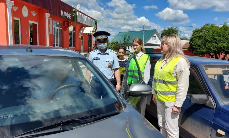 В Гимназии № 97 г. Ельца совместно с ГИБДД прошел единый день безопасности дорожного движения «Мы выбираем жизнь!»