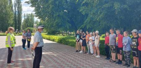 В Гимназии № 97 г. Ельца совместно с ГИБДД прошел единый день безопасности дорожного движения «Мы выбираем жизнь!»