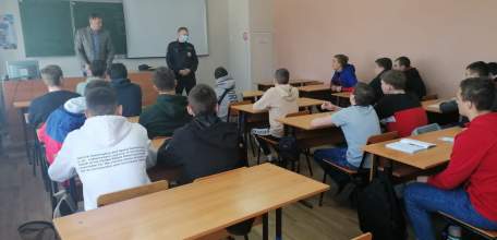 В Ельце сотрудниками полиции организован цикл лекций в студенческих и школьных аудиториях