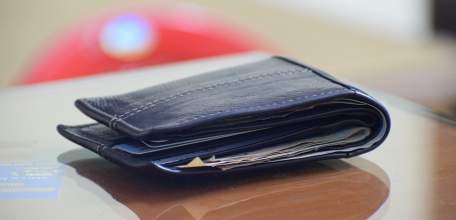 Забытый кошелек спровоцировал елецкую пенсионерку на кражу