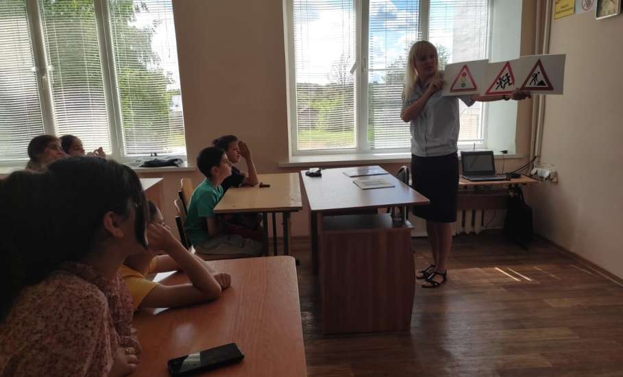 Урок по ПДД провели представители Госавтоинспекции в с. Талица Елецкого района