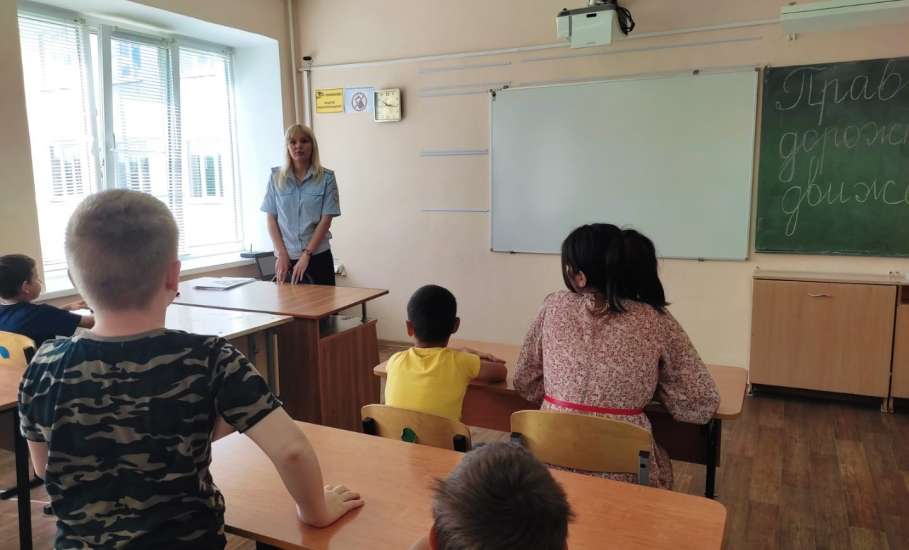 Урок по ПДД провели представители Госавтоинспекции в с. Талица Елецкого района