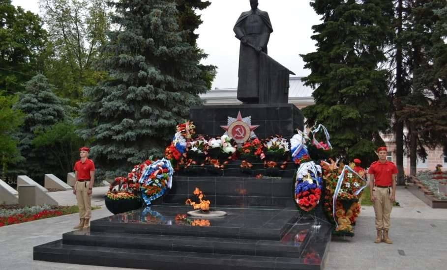 22 июня у мемориального комплекса Вечный огонь состоялись митинг и возложение к могиле Неизвестного солдата
