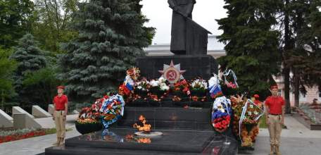 22 июня у мемориального комплекса Вечный огонь состоялись митинг и возложение к могиле Неизвестного солдата