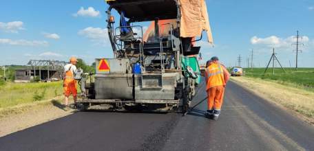 «Липецкдоравтоцентр» ремонтирует дорогу в Елецком районе