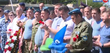 В день памяти и скорби ветеранов боевых действий ельчане собрались на митинг в сквере Афганцев