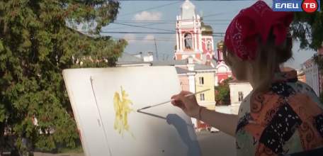 Городские зарисовки: старшеклассники московской школы проходят творческую практику в Ельце