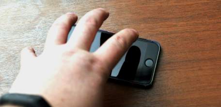 Сотрудники полиции раскрыли кражу телефона