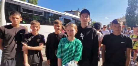 Дети из замещающих семей отдохнут в загородном оздоровительном лагере «Елочка»