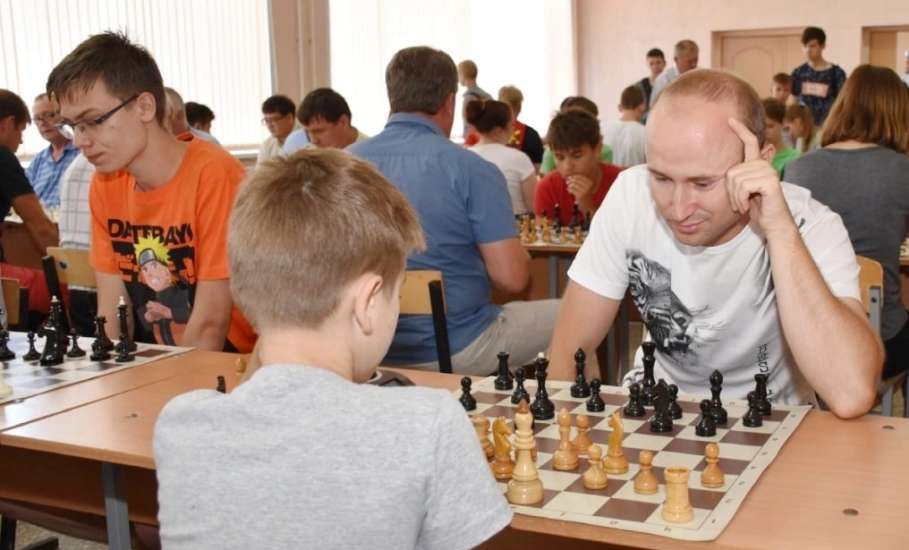 Турнир по быстрым шахматам в Елецком районе объединил участников из 8 регионов России