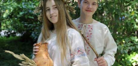 Елецкие школьники примерили русские народные костюмы