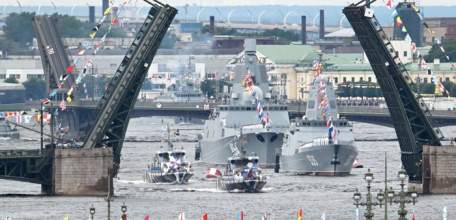 Выпускник школы поселка Соколье Елецкого района принял участие в военно-морском параде в Санкт-Петербурге