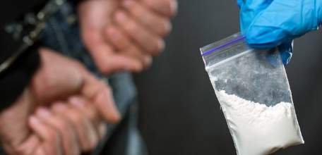 В Ельце транспортные полицейские изъяли у местного жителя синтетический наркотик