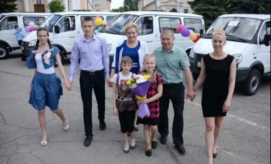 Микроавтобус в подарок получат лучшие семьи года в Липецкой области