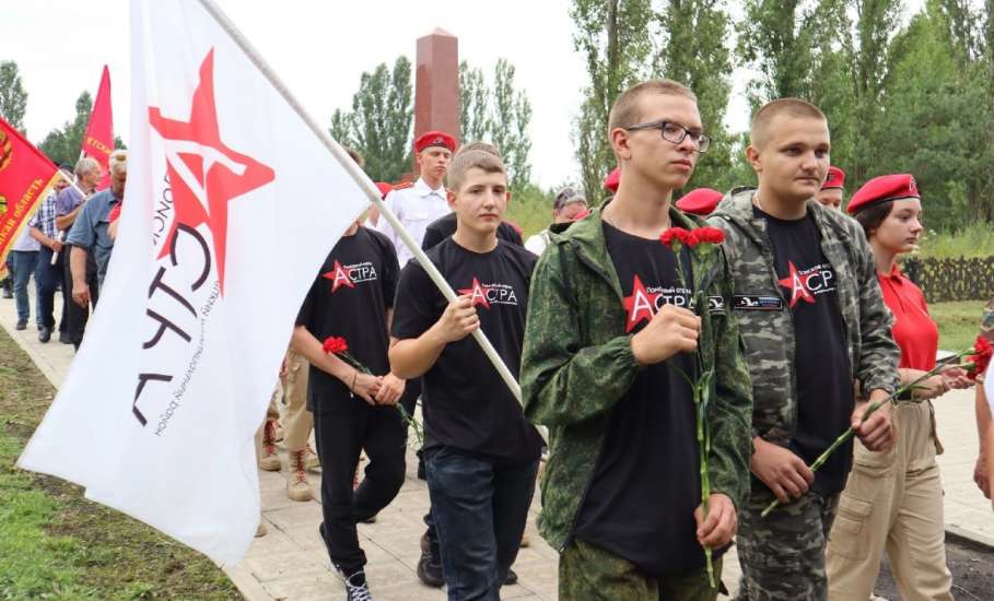 Елецкие школьники приняли участие перезахоронении останков солдат Великой Отечественной войны